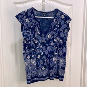 Lucky Brand Navy Floral V-Neck Flutter Sleeve Top large gently used